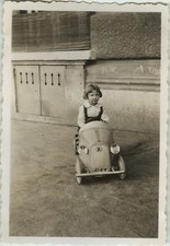 OLD PHOTO - VINTAGE SNAPSHOT -