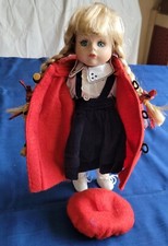 Poupée en Porcelaine en parfait état, dans son emballage 