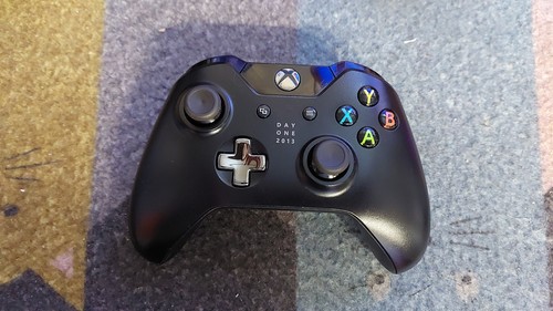 Manette xbox one day - day, 2013
