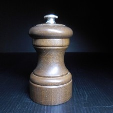 Pepper mill pepper shaker wood metal vintage kitchen table Peugeot France N8360