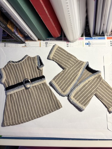 Vêtements pour poupée