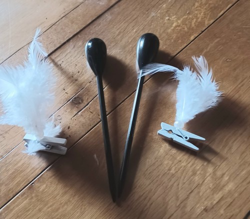 Trois épingles chapeau - trois,