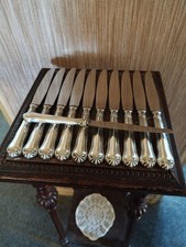 11 Couteaux de Table