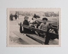 Femme fils banc père brancard