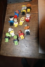 12  Lego minifig figurine