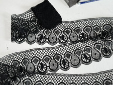 DENTELLE ANCIENNE - GUIPURE AUX FUSEAUX - Noir  - 3.50 Mètres