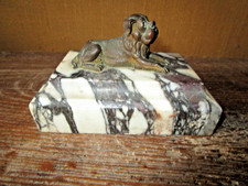 Sculpture ancienne de chien en