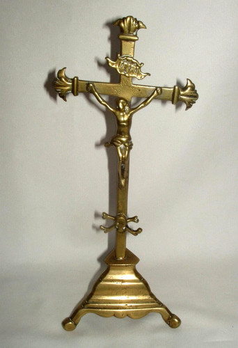 Crucifix bronze sur socle - sur,