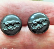 2 BOUTONS . CHASSE VENERIE