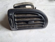 Peugeot 406 / Grille, buse de