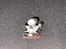 (Z5) VINTAGE ENAMEL BADGE PINS EGG COLLECTION CHICKEN SHELL