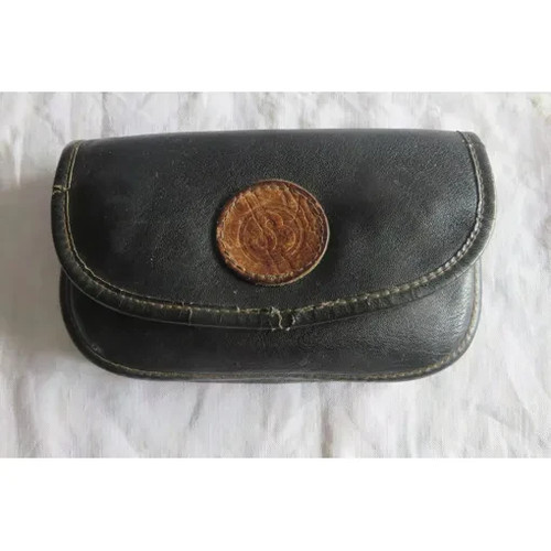 Ancien portefeuille porte