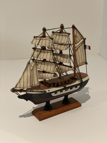 Maquette bateau voile bois - a,