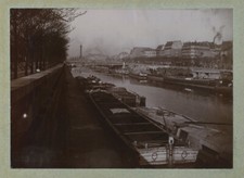 Paris. Péniches au Port de