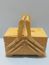 - BOITE A OUVRAGE TRAVAILLEUSE