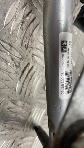 Moteur essuie glace avant