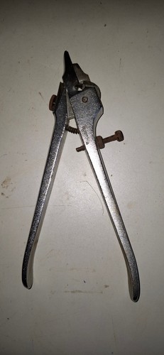 Pince avoyer peugeot 4 - pince,