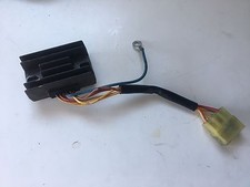 UN REGULATEUR DE TENSION POUR