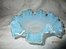 Baguier, coupelle ,vide poche  en verre opalescent bleu Murano ou autre TBE