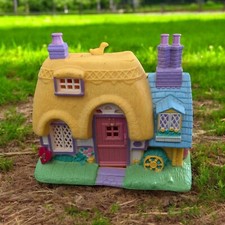 Vintage - 1997 - Genie toys - London Home cabin playset - Polly Pocket Like