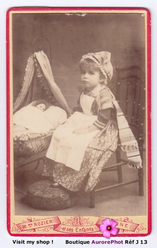 Fillette costumée poupée - costumÉe,