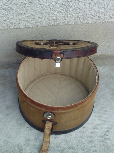 Ancienne boite chapeau - boite,