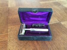 ANCIEN RASOIR " LE TONKINOIS "