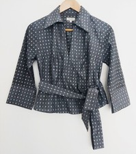 Chemisier cache coeur gris a motif bleu et blanc. Manches 3/4. Bruce field. T 38