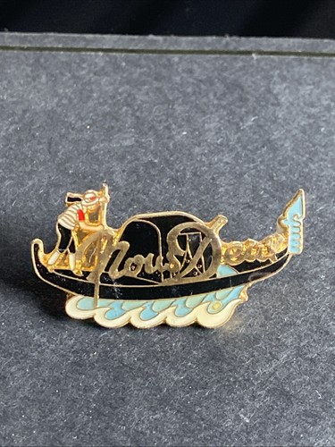 Pin nous deux gondole - pin’s,