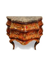Une commode Louis XV en bois