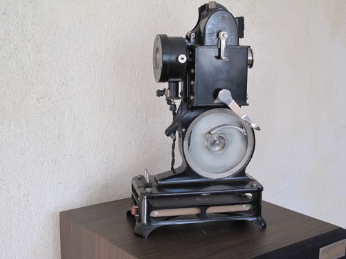 Ancien projecteur cinéma - ancien,