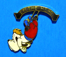 DROOPY - I'M THE HERO - TEX AVERY CARTOON - VINTAGE © 1989 TURNER ENT. LAPEL PIN