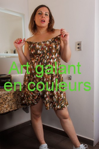 Jolie femme joli travesti - ou,