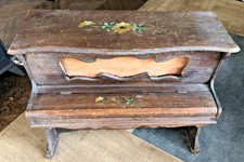 Piano droit d'enfant en bois