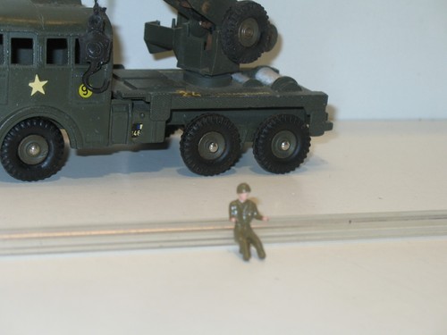 R05 dinky toys - dinky,