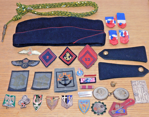 Lot insigne medaille - insigne, beret