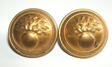 LOT DE 2 BOUTONS DORES