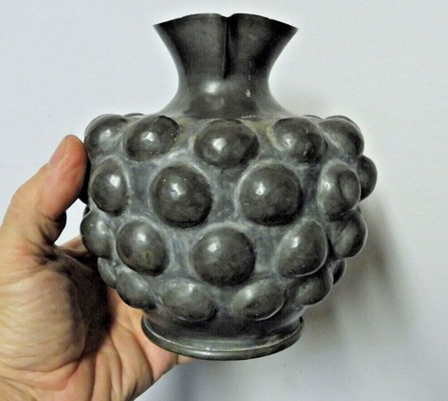 Joli vase etain - en, solesmes