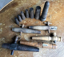 Lot Robinets et bouchons fûts