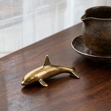 Sculpture de dauphin en