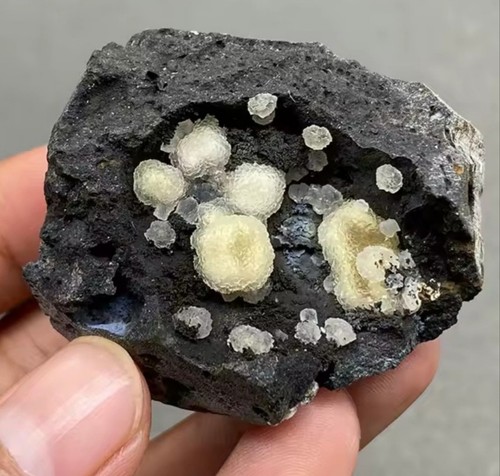 Superbe calcite sphérique sur - calcite,