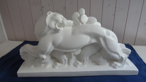 Lionne sur socle - art, déco