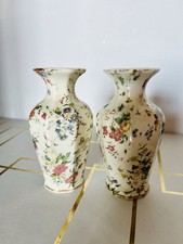 Deux Vases Anciens Miniatures