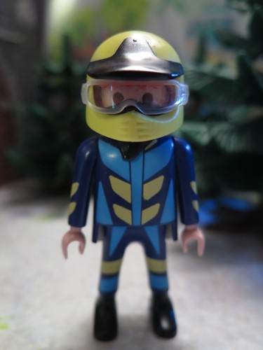 Pilote casque foulard course