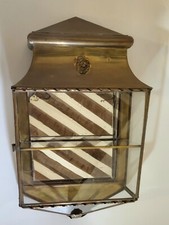 Vitrine Murale Verre et Laiton Fond Miroir Électrifiée Collection Miniatures