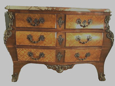 commode galbée style louis XV