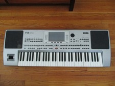 KORG    Pa80  with soft paded  case  and loaded sound card with stand
