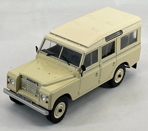 Land rover defender - 109, iii