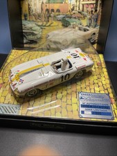 Voiture De Circuit Au 1/32 En