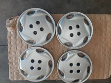 LOT 4 Enjoliveurs d´origine